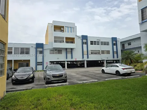 1555 W 44th Place Hialeah FL 33012