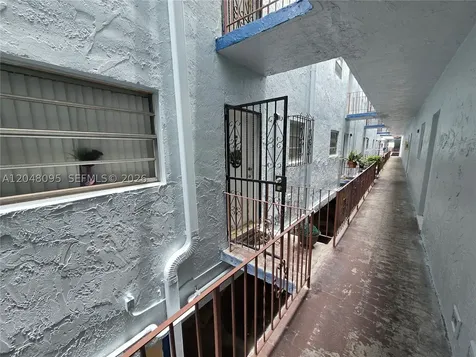 1555 W 44th Place Hialeah FL 33012
