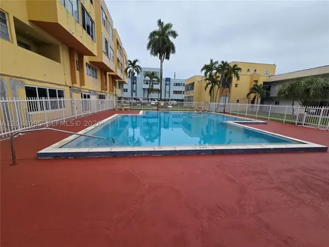 1555 W 44th Place Hialeah FL 33012