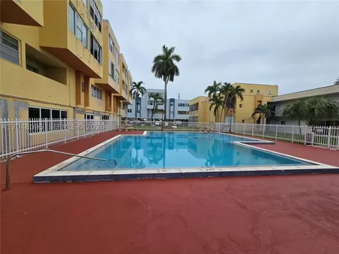 1555 W 44th Place Hialeah FL 33012