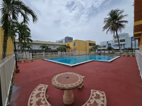 1555 W 44th Place Hialeah FL 33012