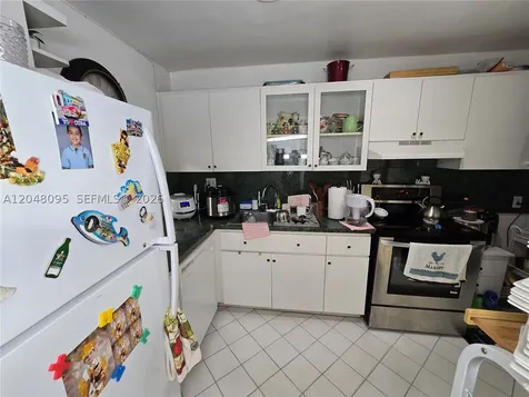 1555 W 44th Place Hialeah FL 33012