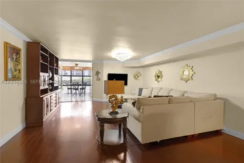 6423 Collins Avenue Miami Beach FL 33141