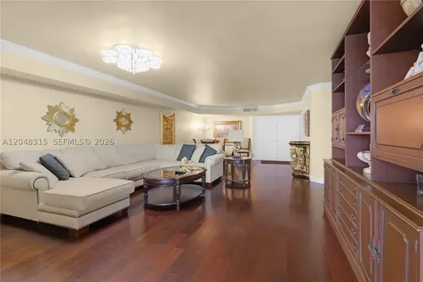 6423 Collins Avenue Miami Beach FL 33141