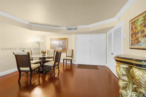 6423 Collins Avenue Miami Beach FL 33141