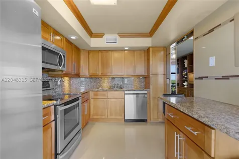 6423 Collins Avenue Miami Beach FL 33141