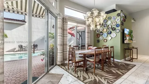 1221 E Bel Aire Drive E Pembroke Pines FL 33027