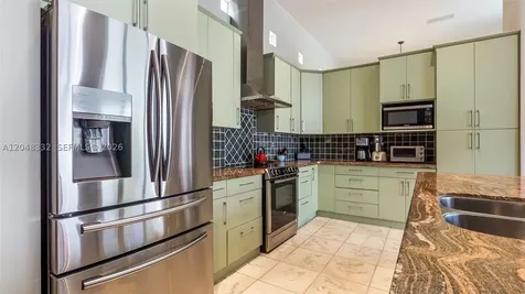 1221 E Bel Aire Drive E Pembroke Pines FL 33027