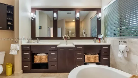 1221 E Bel Aire Drive E Pembroke Pines FL 33027