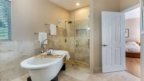 1221 E Bel Aire Drive E Pembroke Pines FL 33027