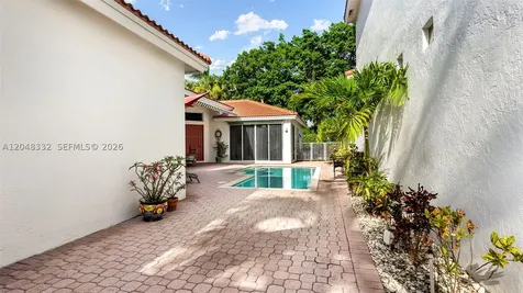 1221 E Bel Aire Drive E Pembroke Pines FL 33027