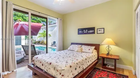 1221 E Bel Aire Drive E Pembroke Pines FL 33027
