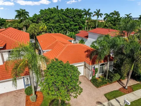 1221 E Bel Aire Drive E Pembroke Pines FL 33027