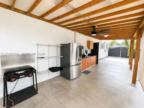621 E 52nd Street Hialeah FL 33013