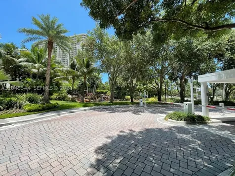20281 E Country Club Drive Aventura FL 33180