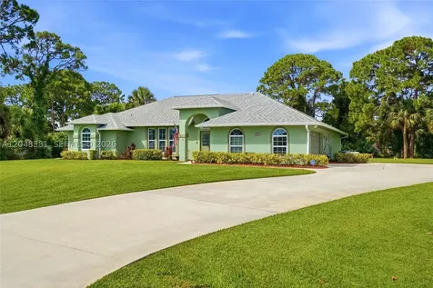 2472 SE Hillard Road Port St. Lucie FL 34952