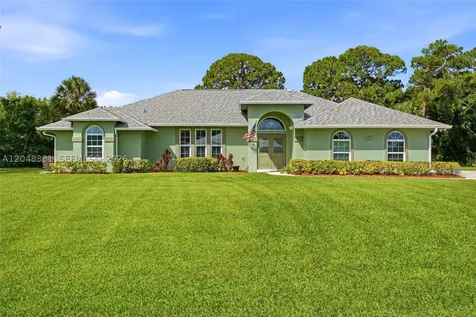2472 SE Hillard Road Port St. Lucie FL 34952