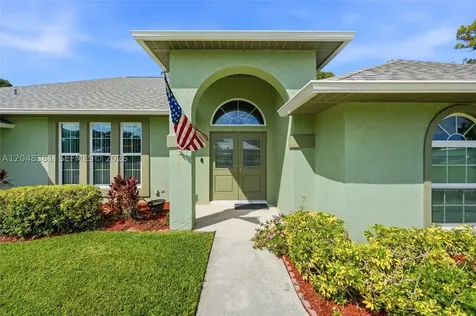 2472 SE Hillard Road Port St. Lucie FL 34952