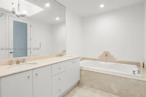 100 S Pointe Drive Miami Beach FL 33139