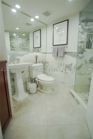 5880 Collins Avenue Miami Beach FL 33140