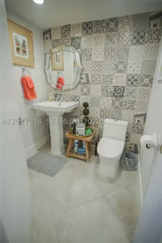 5880 Collins Avenue Miami Beach FL 33140