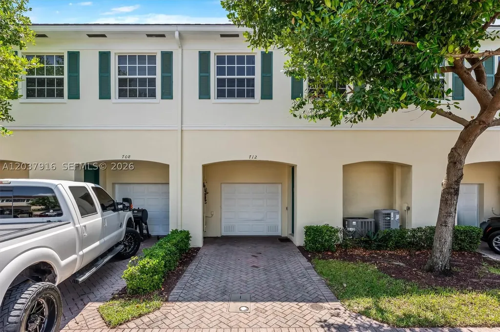 712 SW 2nd Way Pompano Beach FL 33060