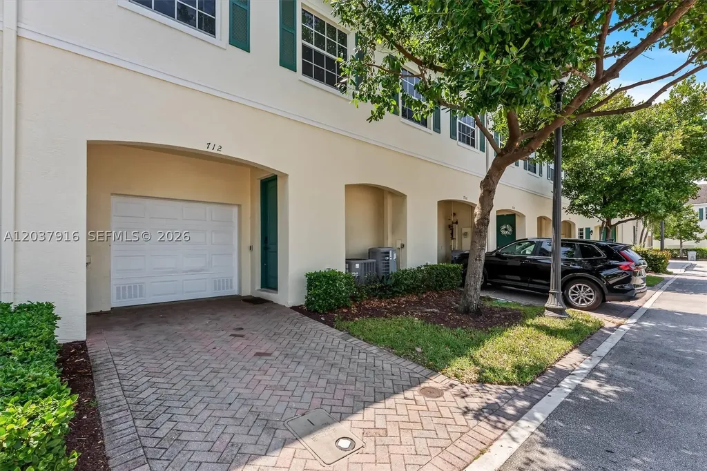 712 SW 2nd Way Pompano Beach FL 33060