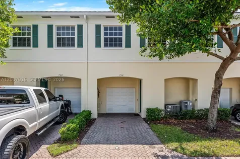 712 SW 2nd Way Pompano Beach FL 33060