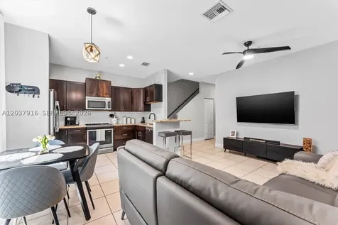 712 SW 2nd Way Pompano Beach FL 33060
