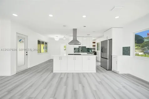 2343 NW 28th Street Oakland Park FL 33311