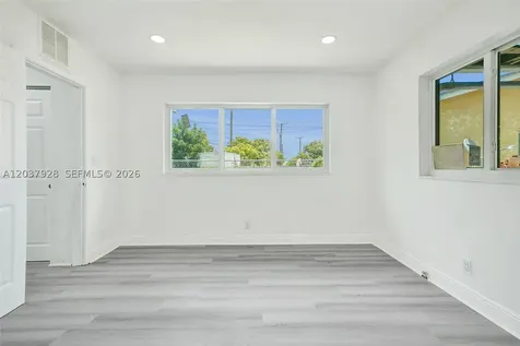 2343 NW 28th Street Oakland Park FL 33311