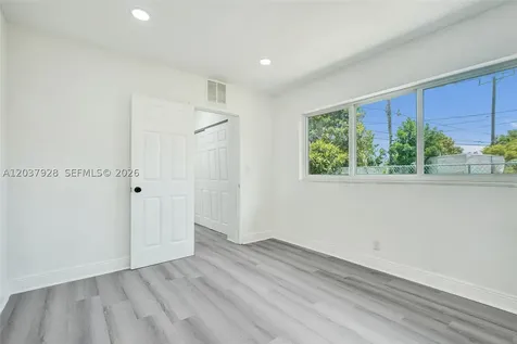 2343 NW 28th Street Oakland Park FL 33311