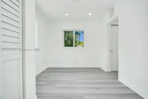 2343 NW 28th Street Oakland Park FL 33311