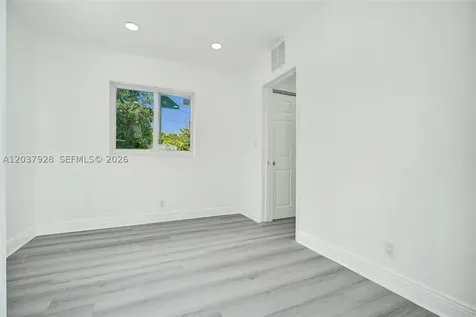 2343 NW 28th Street Oakland Park FL 33311