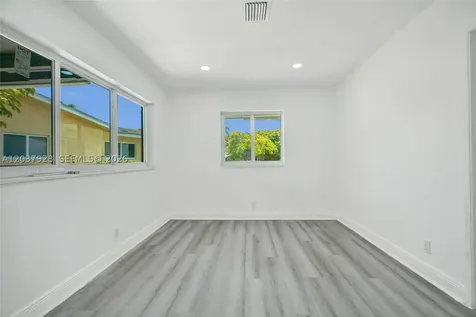 2343 NW 28th Street Oakland Park FL 33311