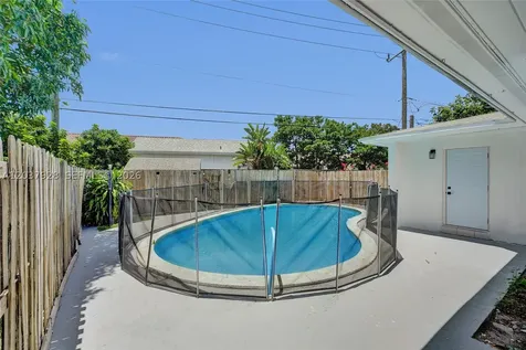 2343 NW 28th Street Oakland Park FL 33311