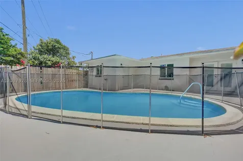 2343 NW 28th Street Oakland Park FL 33311