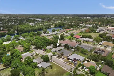 2343 NW 28th Street Oakland Park FL 33311
