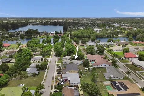 2343 NW 28th Street Oakland Park FL 33311
