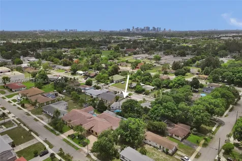 2343 NW 28th Street Oakland Park FL 33311