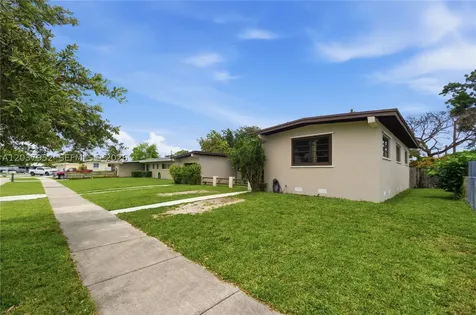 20525 Jacaranda Road Cutler Bay FL 33189