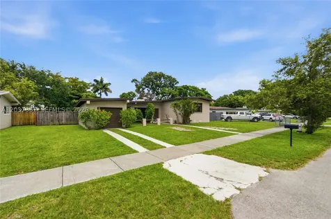 20525 Jacaranda Road Cutler Bay FL 33189