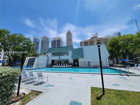 17560 Atlantic Boulevard Sunny Isles Beach FL 33160