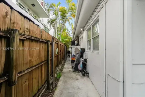 1131 SW 7th Street Miami FL 33130