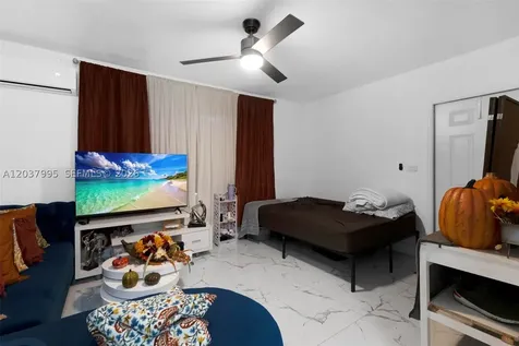 1131 SW 7th Street Miami FL 33130