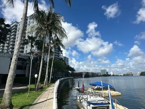 5091 NW 7th Street Miami FL 33126