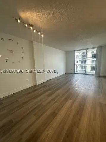 5091 NW 7th Street Miami FL 33126
