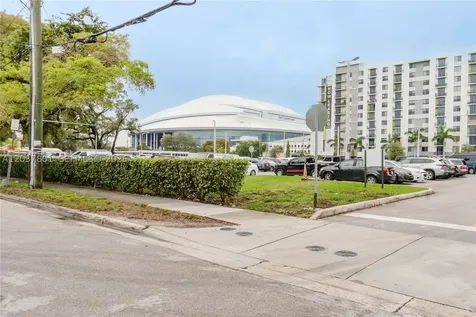 747 NW 13th Avenue Miami FL 33125
