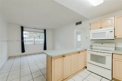 747 NW 13th Avenue Miami FL 33125