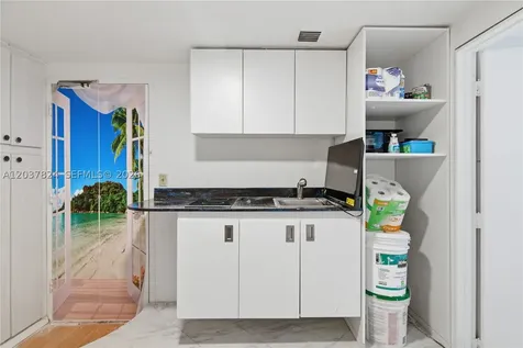 801 Brickell Bay Drive Miami FL 33131